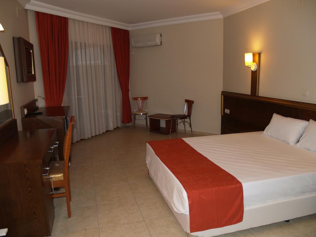 Gumus Hotel Arsuz Exterior photo