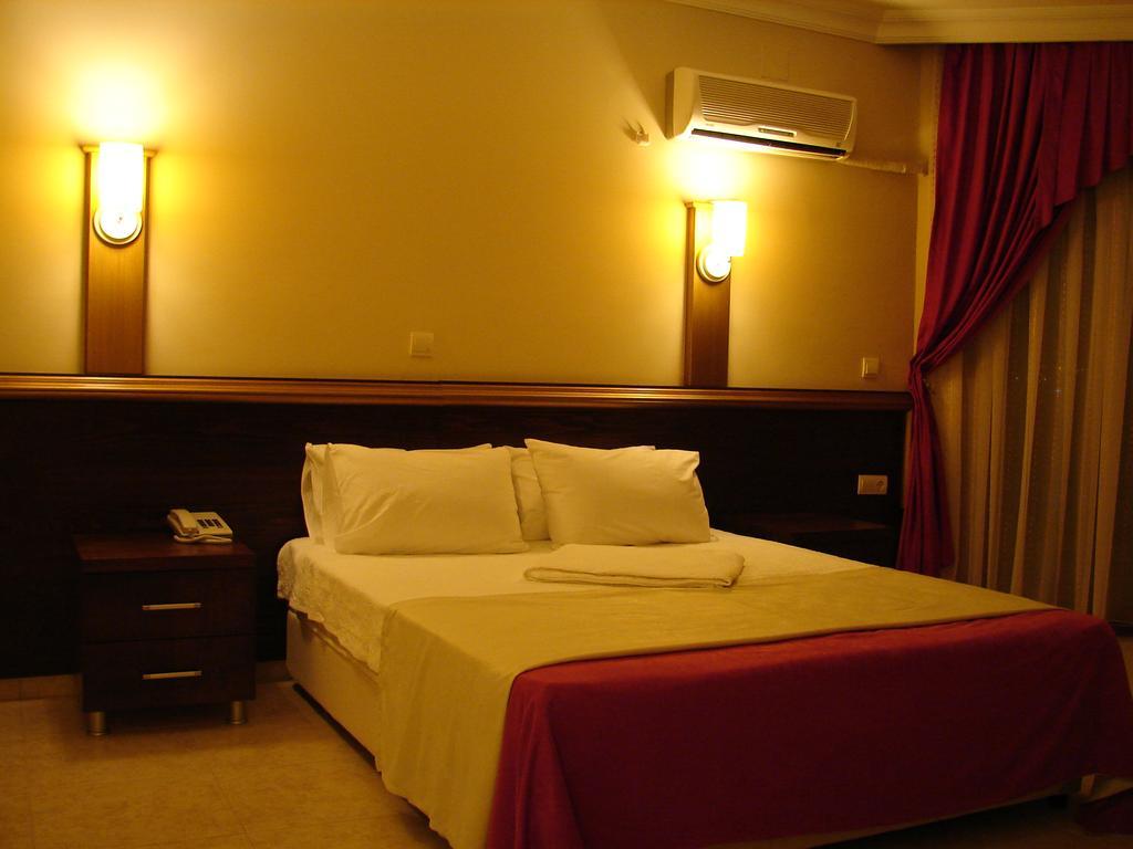 Gumus Hotel Arsuz Exterior photo