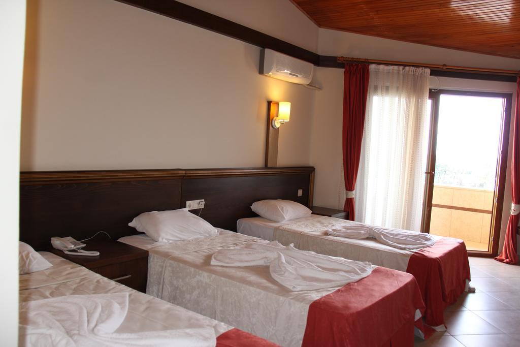 Gumus Hotel Arsuz Exterior photo