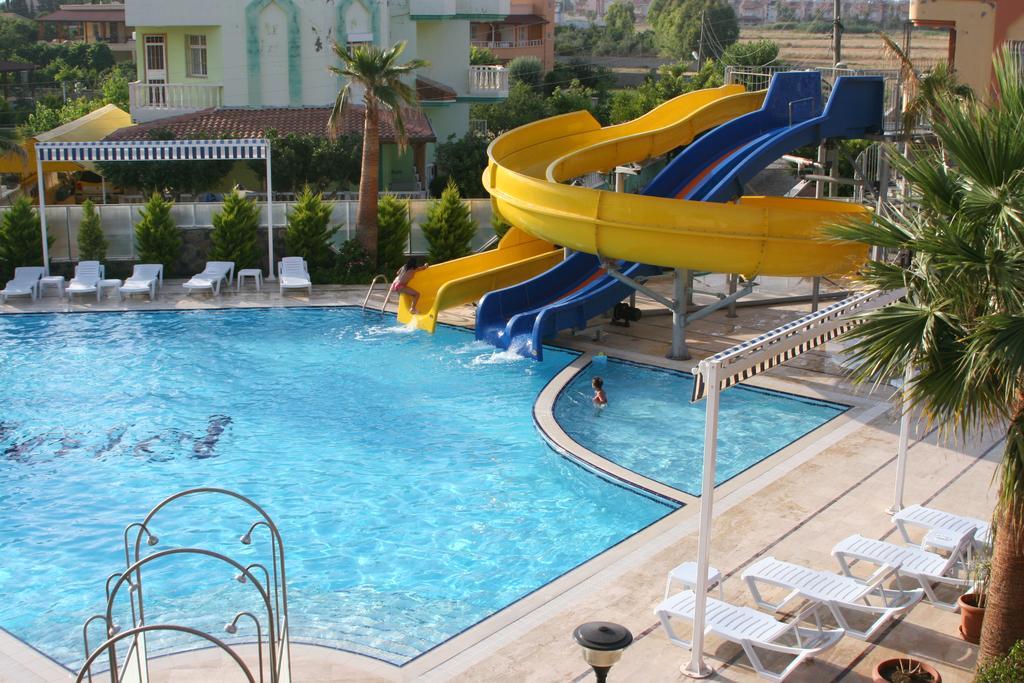 Gumus Hotel Arsuz Exterior photo