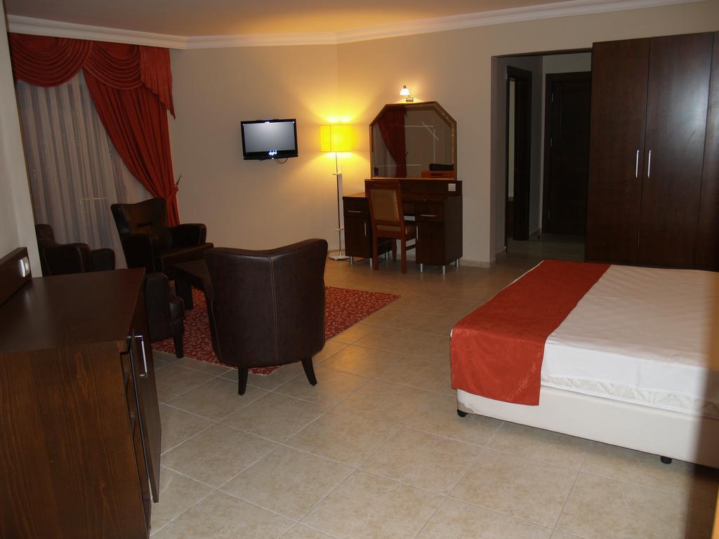 Gumus Hotel Arsuz Exterior photo