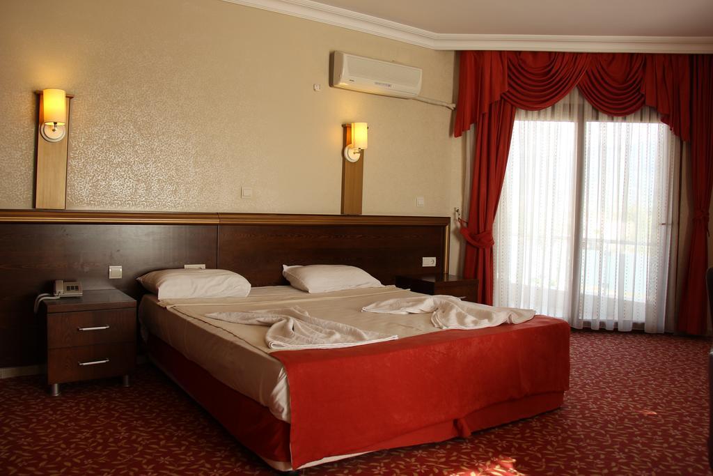 Gumus Hotel Arsuz Exterior photo